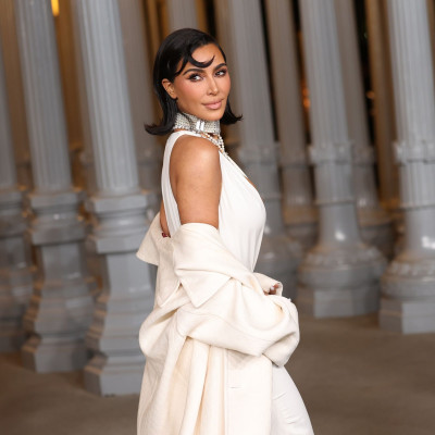 Πώς να πετύχεις το flipped bob από τα 60s και το μακιγιάζ της Kim από τo LACMA 2024