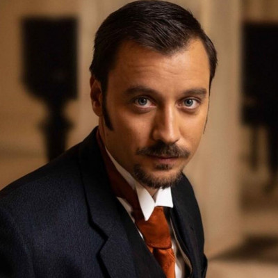 Ο δολοφόνος από τις Άγριες Μέλισσες «χτύπησε» στο Grand Hotel και το κοινό τον εντόπισε