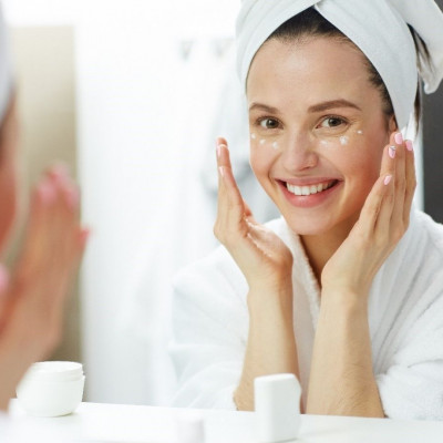 Τα «μυστικά» για υγιές δέρμα: Καθαρισμός, ορός, ενυδάτωση και αντηλιακή προστασία