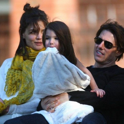 Katie Holmes: Το ξέσπασμα για το ψευδές δημοσίευμα για την κόρη της Suri και τον Tom Cruise