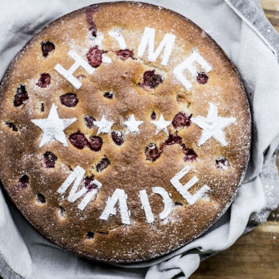 8 κόλπα που θα σε βοηθήσουν να ξεφορμάρεις το κέικ χωρίς να διαλυθεί 