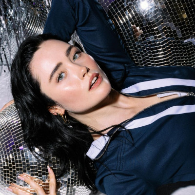 Τα makeup trends για το πιο glowy μακιγιάζ των γιορτών