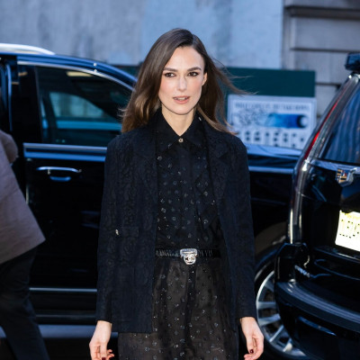 Η Keira Knightley με πιο κοντά μαλλιά από ποτέ -Το κούρεμα που θα μας απασχολήσει και το 2025