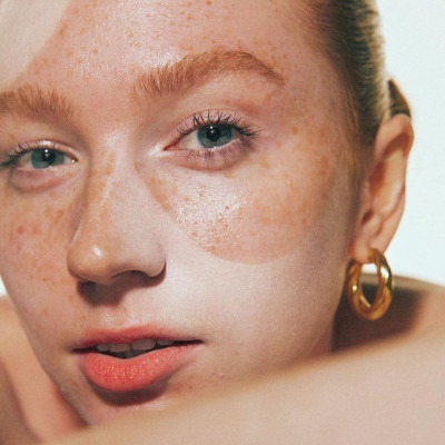 Αντίο nude χείλη & coquette makeup! 5 beauty trends που θα αποχαιρετήσουμε το 2025