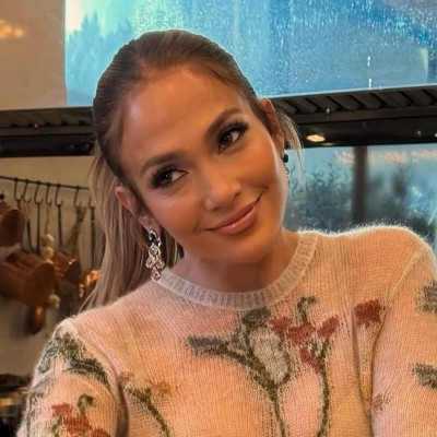 Jennifer Lopez και Kevin Costner μαζί στο Aspen - Τον καπνό τον είδαμε, περιμένουμε και τη φωτιά