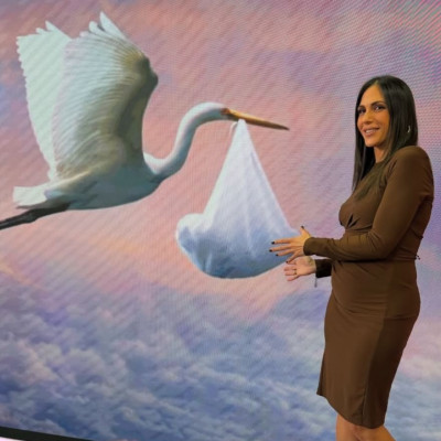 Baby boom: Οι διάσημες της εγχώριας και ξένης showbiz που το 2025 θα κρατούν αγκαλιά το μωρό τους