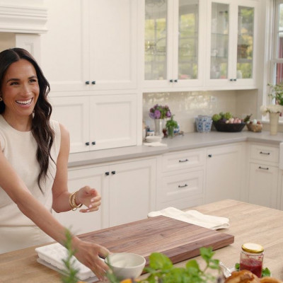 Λίγο μετά τα γενέθλια της Kate Middleton, η Meghan Markle κάνει πρεμιέρα στο Netflix