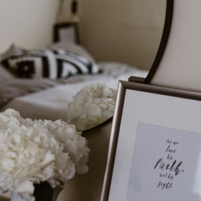 Καθρέφτης: Το διακοσμητικό αντικείμενο που κρύβει παγίδες & πρέπει να μένει εκτός κρεβατοκάμαρας