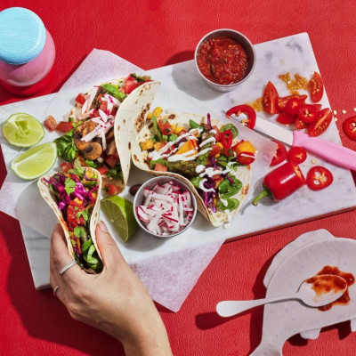 10 + 1 υλικά για να τυλίξεις μέσα στην τορτίγια σου