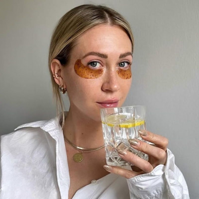 Τελικά κάνουν «δουλειά» τα eye paches; 5 items για να έχεις πάντα μέσα στο νεσεσέρ σου