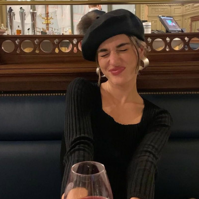 8 lip gloss σε όλα τα χρώματα που χαρίζουν τέλεια λάμψη και δεν «κολλάνε» στα χείλη