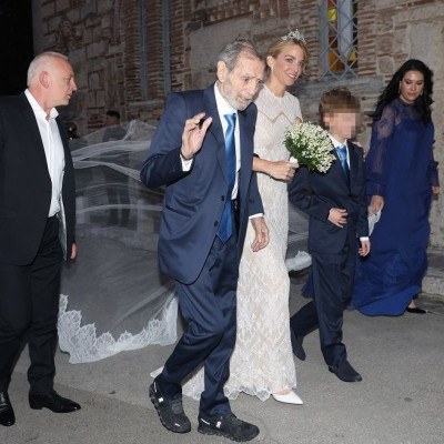 Το νυφικό της Χρυσής Βαρδινογιάννη είχε μία απρόσμενη -και πολύ κομψή- λεπτομέρεια