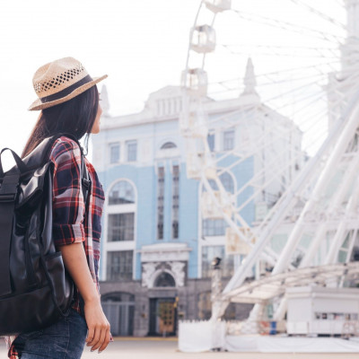 Σχεδιάζεις ένα ταξίδι; Η καλύτερη στιγμή για να κλείσεις μια πτήση, σύμφωνα με τη Google