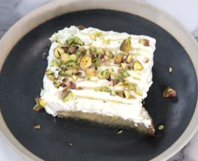 Άκης Πετρετζίκης: Εκμέκ με τσουρέκι και κρέμα γιαουρτιού