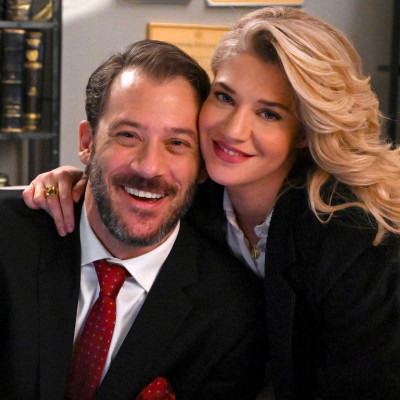 Η Τζένη Θεωνά είναι μία από εμάς: Η πρεμιέρα του «Μαμά στα κρυφά» & ο έρωτας με τον Αντίνοο Αλμπάνη