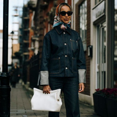 Το denim jacket θα κυριαρχήσει και την άνοιξη του 2025 αλλά όχι με τον τρόπο που το έχεις συνηθίσει