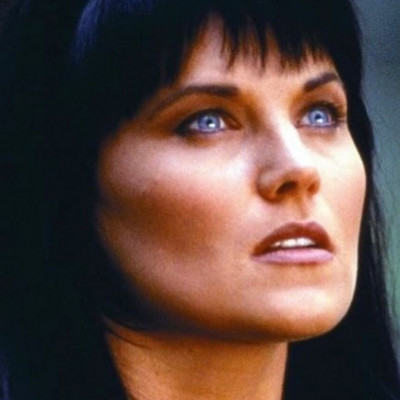 Lucy Lawless: Η ξανθιά πια, Ζήνα «η πριγκίπισσα του πολέμου» έγινε 57 και είναι το ίδιο εντυπωσιακή