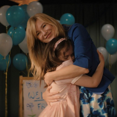 Natalia Grace και Ellen Pompeo θα σε κάνουν να κολλήσεις με την «Καλή Αμερικανική Οικογένεια»