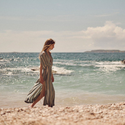 Η νέα συλλογή Zeus + Δione φέρνει την περιηγητική ποίηση του Καββαδία στη μόδα