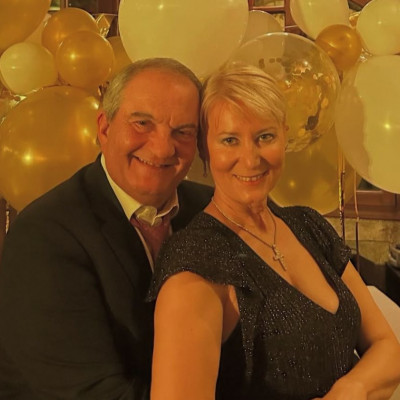 Η Νατάσα Παζαΐτη έγινε 59 και δεν θα μπορούσε να έχει διαφορετική τούρτα από αυτή που μας έδειξε