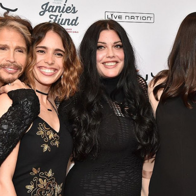 Η Liv και η Mia Tyler γνωρίστηκαν σε συναυλία των Aerosmith  -χωρίς να ξέρουν πως είναι αδερφές