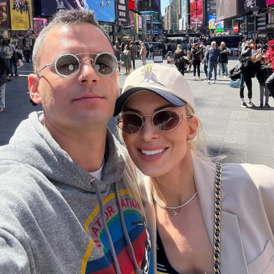 «Είμαι μια άλλη πια» λέει η Κατερίνα Καινούργιου και δείχνει πώς την άλλαξαν ο έρωτας & η Νέα Υόρκη