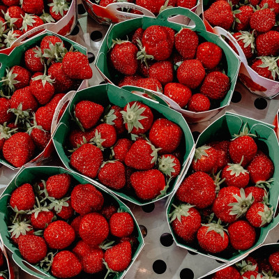 Ούτε στο ψυγείο, ούτε στη φρουτιέρα: αυτό είναι το ιδανικό μέρος για να διατηρήσεις τις φράουλες 