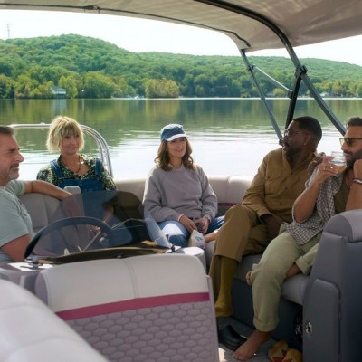 Οι τέσσερις εποχές με τον Steve Carell είναι η πιο δημοφιλής σειρά του Netflix αυτή τη στιγμή