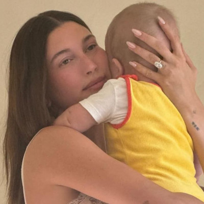 Η Hailey Bieber έφτασε κοντά στον θάνατο στη γέννηση του γιου της Jack και μίλησε για τις επιπλοκές