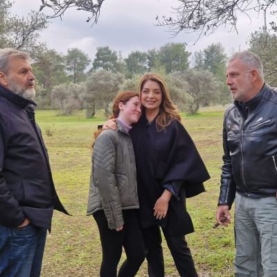 Η ώρα της μεγάλης συμφιλίωσης στη Γη της ελιάς λίγο πριν την εμφάνιση της Πέμης Ζούνη