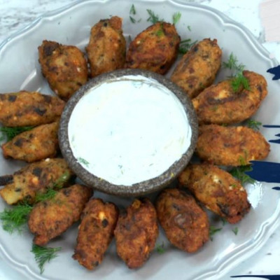 Άκης Πετρετζίκης: Μελιτζανοκεφτέδες