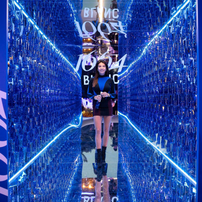 1664 Βlanc: Γαλλική φινέτσα, μπλε φώτα & μια μπύρα με «Twist» στο πιο καλοκαιρινό πάρτυ της Αθήνας