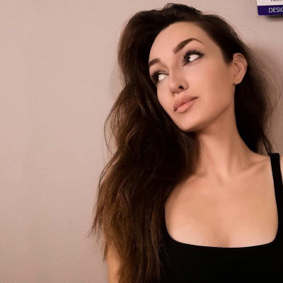 Η Αργυρώ Καλλιάφα είναι η καλλονή εγγονή της Τασσώς Καββαδία που ασχολείται με τη μόδα