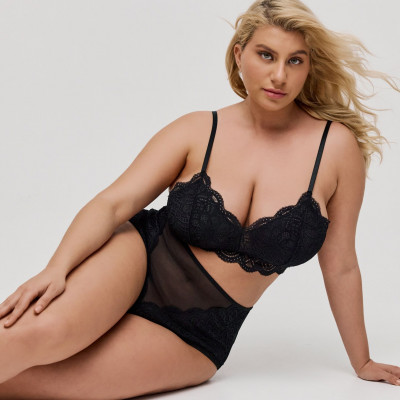 Για την Αλεξία Κούβελα, ο όρος plus size είναι τιμητικός και κάθε άλλο σχόλιο για το σώμα περιττό