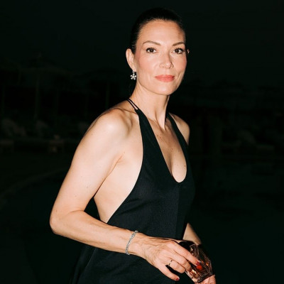 Η Βίκυ Καγιά σού δείχνει πώς το πιο απλό μαύρο φόρεμα γίνεται η πιο classy επιλογή