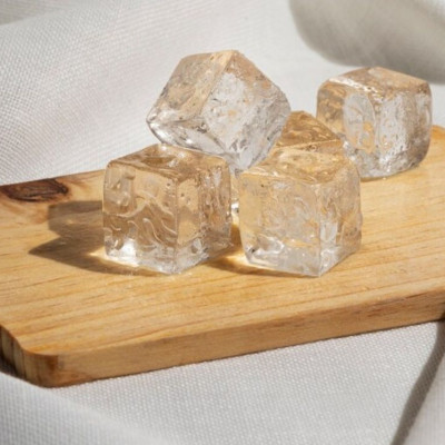 Πώς να δροσίσεις το σπίτι με παγάκια (χωρίς να σπαταλάς ενέργεια)