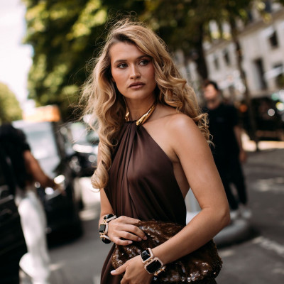 Ο luxury συνδυασμός που θα σε κάνει να ξεχωρίσεις σε μια επίσημη περίσταση είναι καφέ με χρυσό