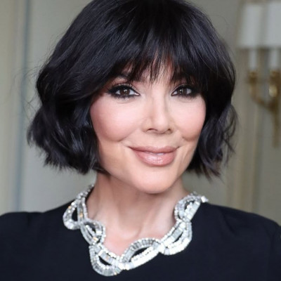 Η Kris Jenner υιοθέτησε το κούρεμα των Γαλλίδων που «καμουφλάρει» τις ρυτίδες γύρω από τα μάτια