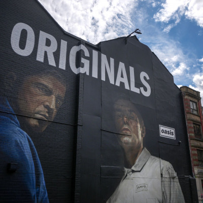 «Δε μας νοιάζει με ποιον μπλέκετε»: Όταν οι Oasis έβαλαν τέλος στο καρακιτσαριό μιας viral απιστίας