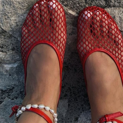 DIY scrub με γάλα, μέλι και ζάχαρη που θα αναδείξει ακόμα περισσότερο το pedicure σου