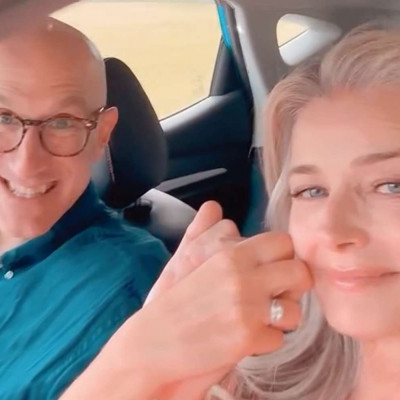 Η Paulina Porizkova αρραβωνιάστηκε και το μονόπετρό της έχει ένα ιδιαίτερο χαρακτηριστικό