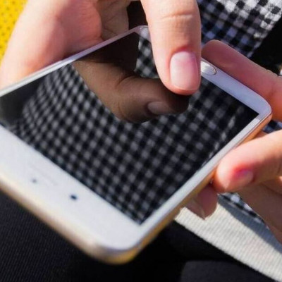 Τα επαγγελματικά μηνύματα μετά το ωράριο εργασίας δεν είναι αβλαβή, σύμφωνα με νέα έρευνα