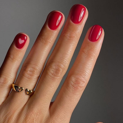 5 manicure που θα δούμε το φθινόπωρο 2025: Hot το κλασικό κόκκινο βερνίκι που επιστρέφει
