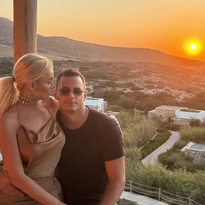 Διπλή γιορτή για την Κατερίνα Καινούργιου η οποία δέχεται ευχές και διαδικτυακά