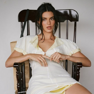 Η Kendall Jenner επαναφέρει τα butter nails στα trends & αυτός είναι ο λόγος που τα επιλέγουμε τώρα