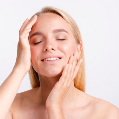 Post-summer skincare: Τα «μυστικά» για λαμπερή επιδερμίδα μετά το καλοκαίρι