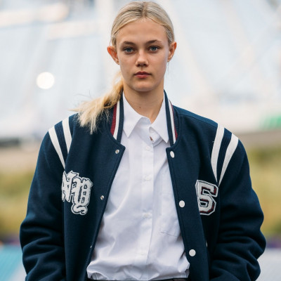 Η Alba Larsen εντυπωσίασε με το στυλ της φορώντας Tommy Hilfiger, στο Ολλανδικό GRAND PRIX