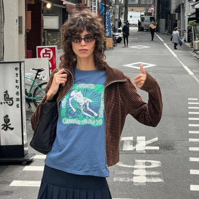 Αν έχεις σγουρά μαλλιά, το «wolf cut» είναι το επόμενο κούρεμά σου - Οι celebrities το αγαπούν!