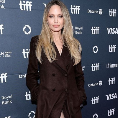 Είναι η Angelina Jolie και ο γοητευτικός Γάλλος συμπρωταγωνιστής της κάτι παραπάνω από φίλοι;