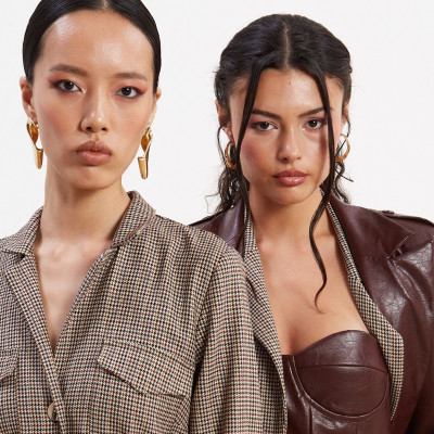 Μία νέα συλλογή ρούχων μας δείχνει πώς να ενώσουμε tweed με δέρμα με τον πιο σύγχρονο τρόπο